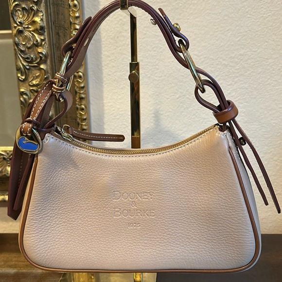 Dooney & Bourke Handbags - Dooney & Bourke Shoulder Bag
